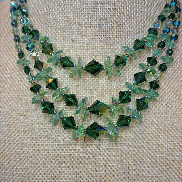 Elegant Crystal Green Beaded Necklace - Picture 5 of 5